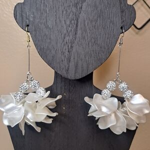 Chic White Floral Drop Earrings
